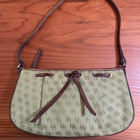 radames40003789's tweet photo. So good I had to share! Check out all the items I'm loving on @Poshmarkapp #poshmark #fashion #style #shopmycloset #dooneybourke #dooneyburke: https://t.co/J8ohcYjdpx https://t.co/KOu1m0cu2t
