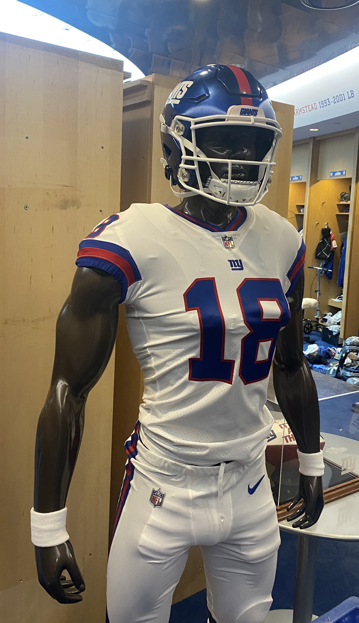 Jordan Raanan on X: It's a 'white out' Monday night at MetLife Stadium.  These are the color rush uniforms the Giants will be wearing.   / X