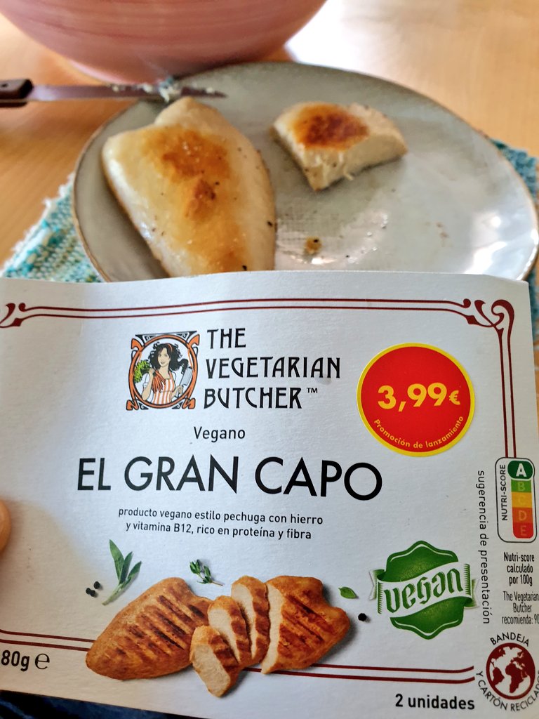 Estoy flipando, esto no tiene ningún tipo de sentido. 

Es pechuga de pollo. Literal. Hacía 17 años que no comía algo así.

Es de <a href="/Vegebutcher_es/">The Vegetarian Butcher España</a> y yo lo he encontrado en el Capbrabo. Buena fuente de proteína, hierro y B12. 👏🌱