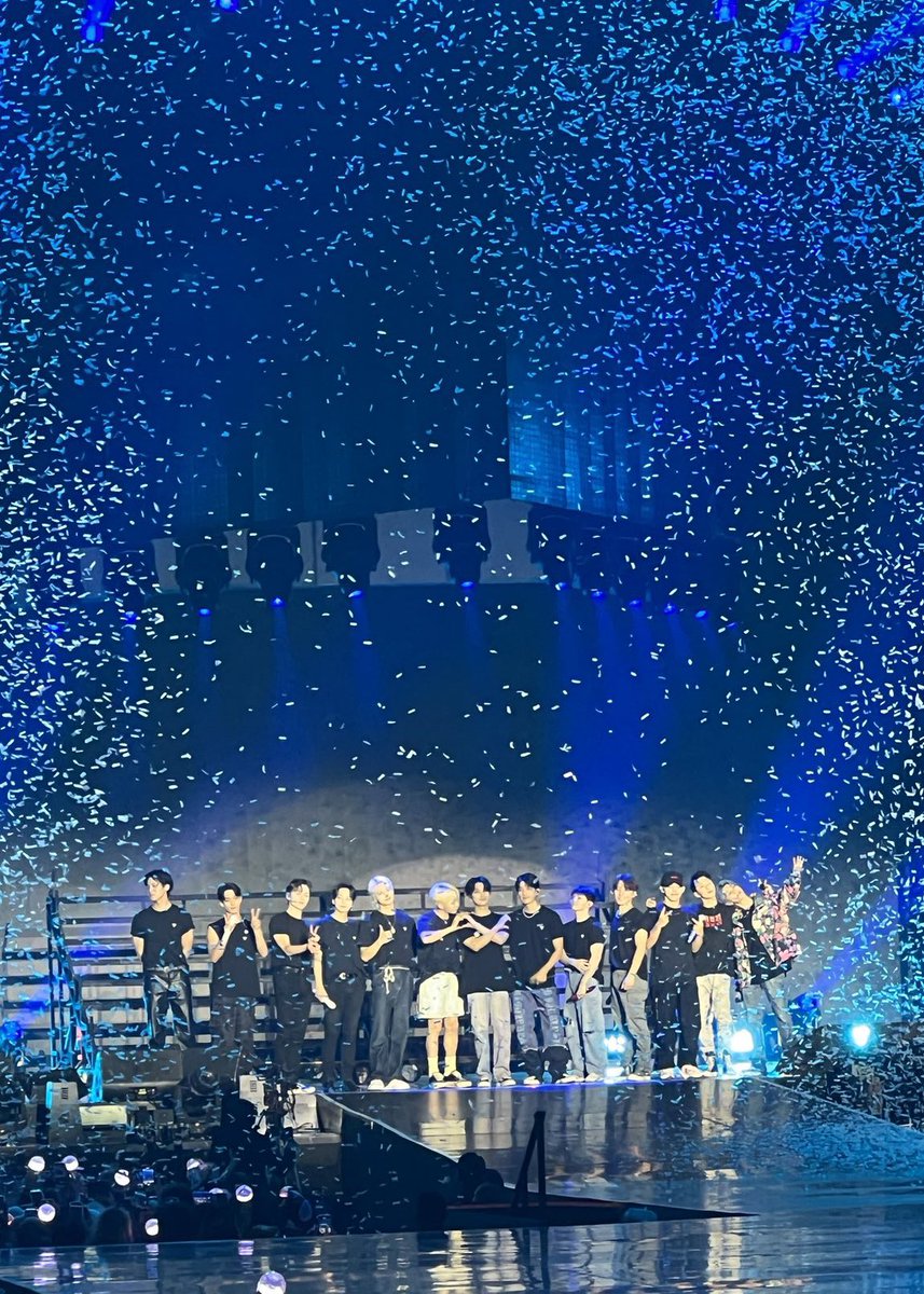 caratstalk's tweet photo. [17s] ada gk foto di konser kmrin kek gini yang bisa dijadikan ls?? https://t.co/J5a9cgZayo