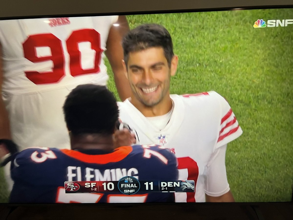 Locos_nfl's tweet photo. De Jimmy Garoppolo aprendí que no importa cuánto la cagues, tú sigue sonriendo 😁

#FelizLunes https://t.co/ZX1uhQggRR