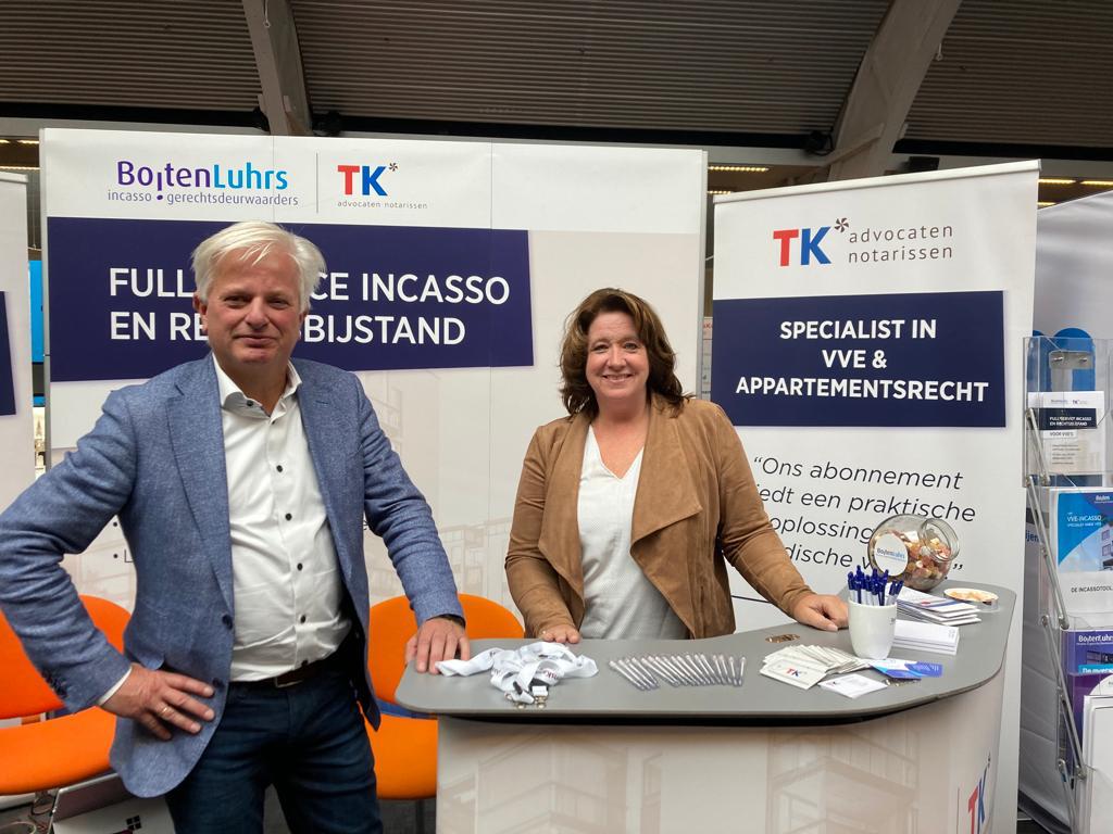 Vorige week stonden we nog in Rotterdam, maar vandaag en morgen hebben wij onze stand op het congrescentrum @1931DenBosch. Heeft u vragen voor uw Vve omtrent incasso's en rechtsbijstand? Kom gerust even langs!

#vve #beurs #incasso #deurwaarder #appartementsrecht #advocaten