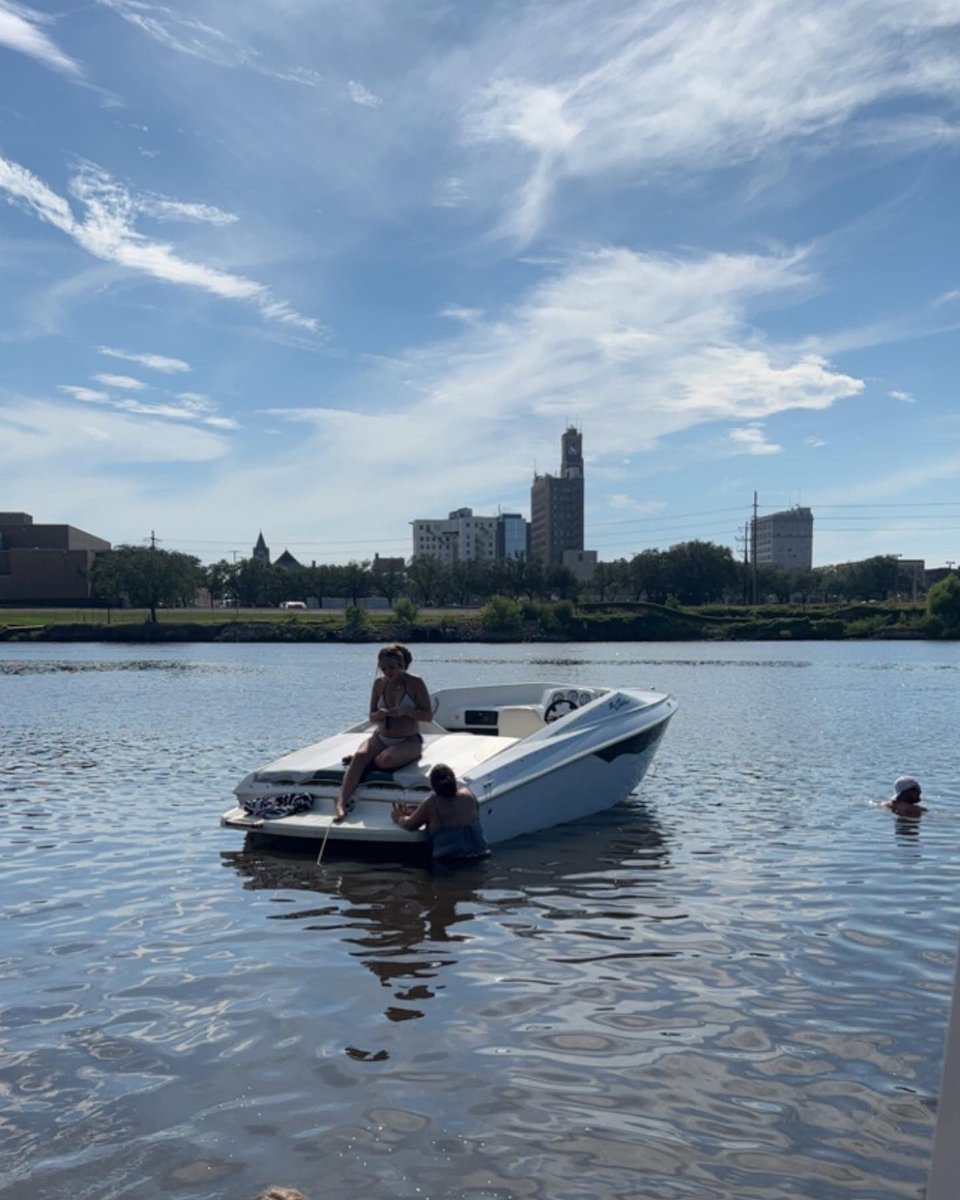 bstee21's tweet photo. 🚤 ☀️ https://t.co/ZXkC7bRErW