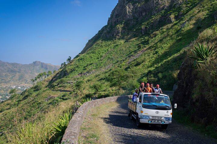 Santiago's winding mountain roads are enough to make anyone feel dizzy, but the scenery makes every hairpin bend worthwhile! 🚌 bit.ly/3BGQUPw