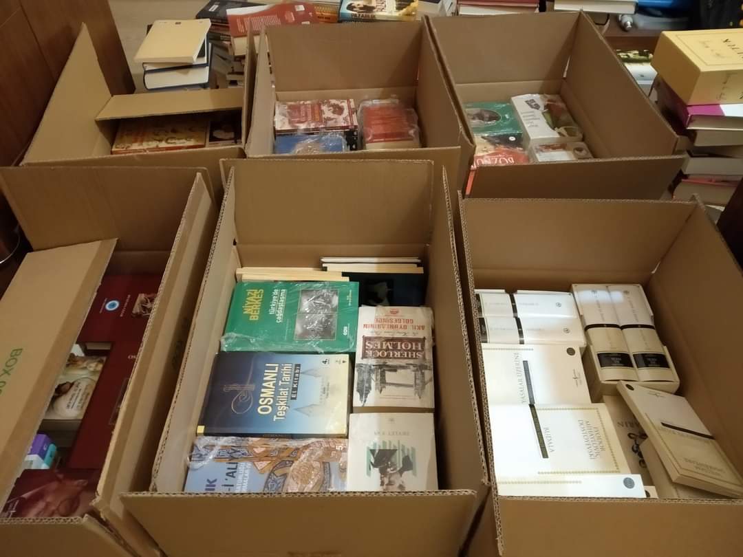 yenicerierenn's tweet photo. Alırken güzel de taşırken büyük sıkıntı... 😞
#kitaptavsiyesi #kitab_caffe #kitap #kitapseverler #kitapokuyorum #TarihteBugün #tarihsever https://t.co/oThbmIdvB6