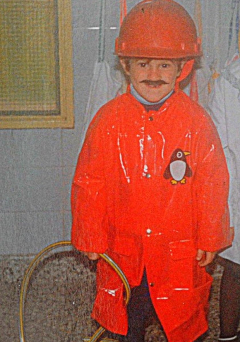 DashingYamal's tweet photo. Messi as a child dressed as a firefighter 😍 https://t.co/hGTRX3ExGI