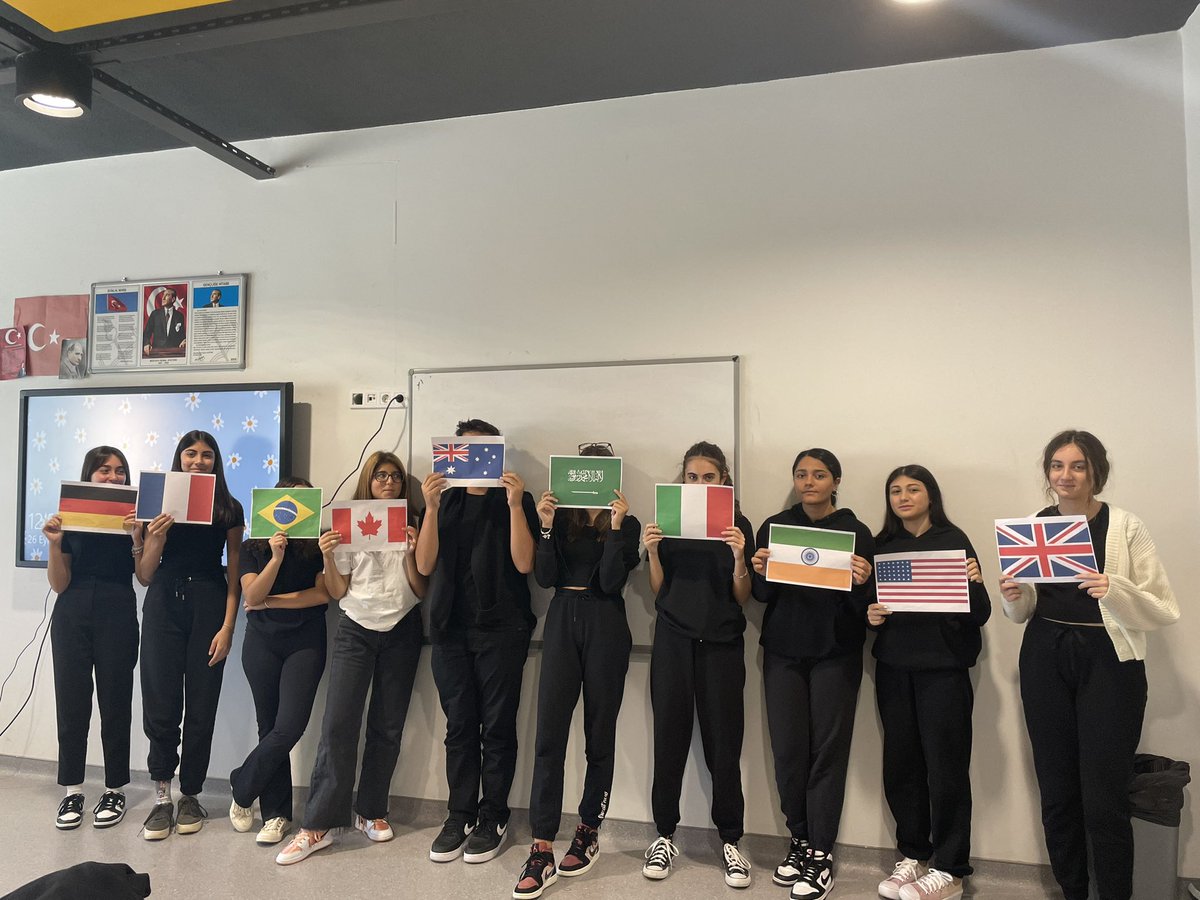 dilakanberoglu's tweet photo. Happy European Day of Languages! 🤩🥳 @BkOmerli @mduranoznacar @dincercitak @kader_ulass @neriman_derya @KurumGozde @EdaYagmurAydin1 @dilekertemel https://t.co/wFD1nbchFP