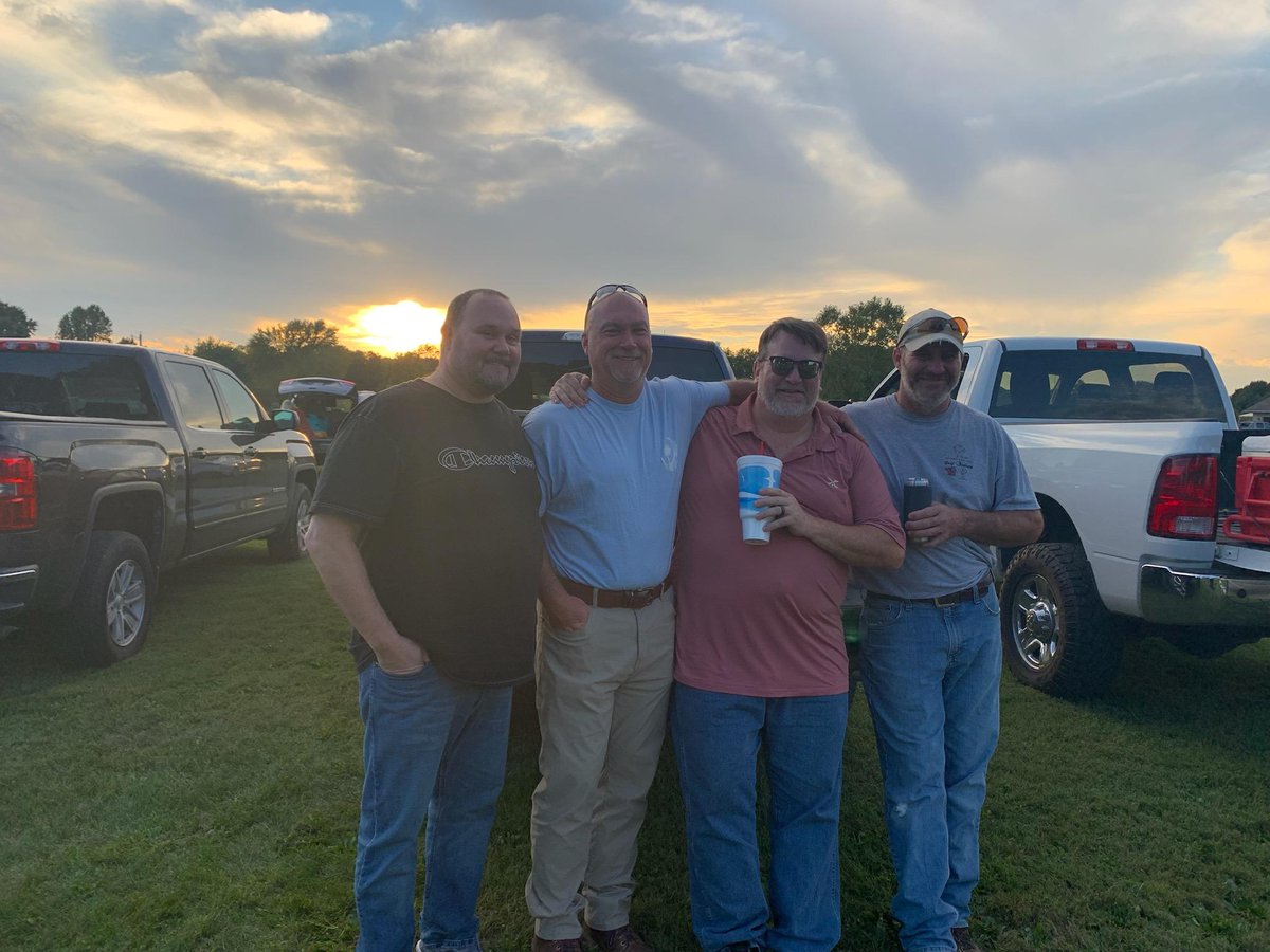 RonnieLFrazier2's tweet photo. Had a great time this weekend my 30th reunion class getting out and about going to the game, and back to Mitzi &amp; Scott's. Then hanging at Landrum's, Showing up late to the lions club late. Going to the Sun King and back to Scott and Bridget's. Had a blast being 18  again. https://t.co/3T5xvQXpfn