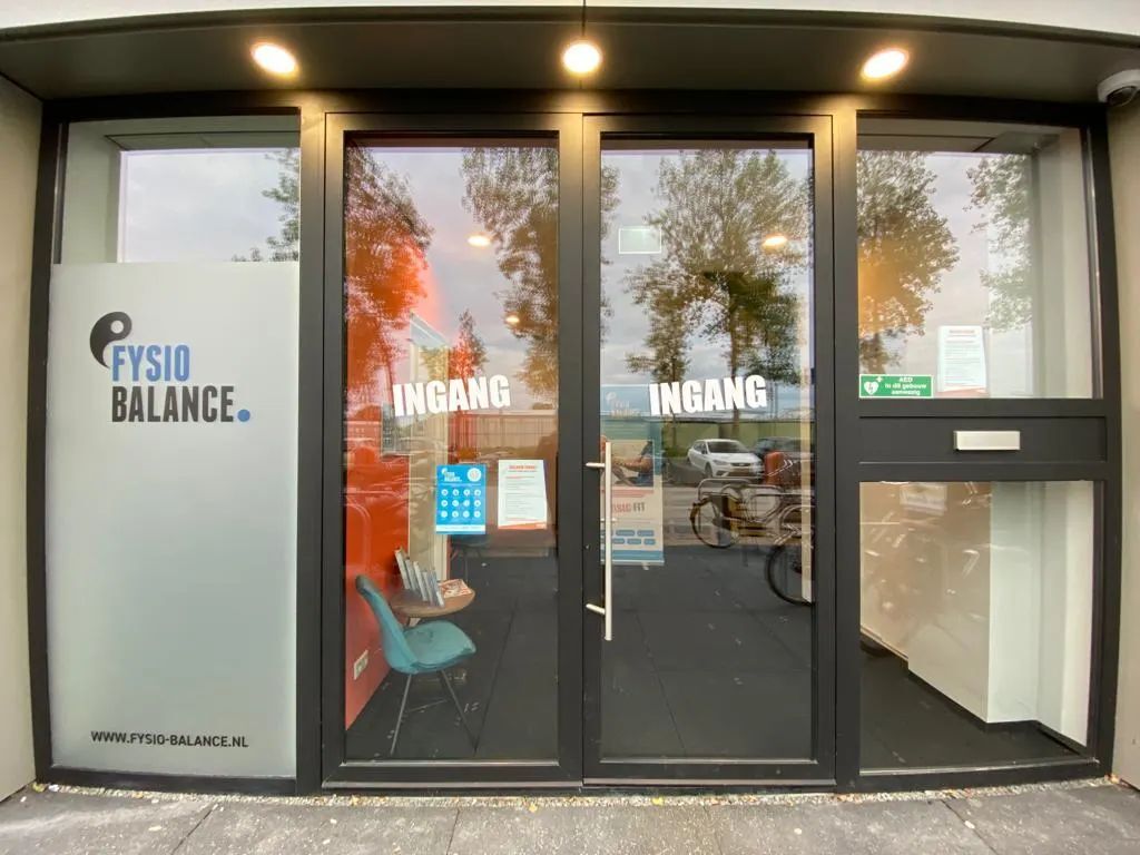 Fysiobalance's tweet photo. Na een mooie periode in Naaldwijk hebben wij helaas besloten de deuren per 1 oktober te gaan sluiten. Wij gaan ons de komende tijd extra richten op onze andere locaties in Rotterdam en Numansdorp. 

De klanten uit Naaldwijk zijn van harte welkom in onze … https://t.co/IZmz9H6uaZ https://t.co/3XA0DV6Z4i