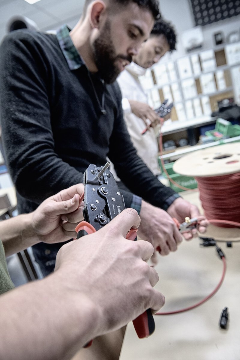 Goed nieuws! Maar liefst €10 miljoen beschikbaar voor werkgevers die (nieuwe) medewerkers willen laten omscholen naar een kansrijke baan in de techniek of ICT. Deze regeling moet bijdragen aan het terugdringen van de tekorten in de sector. lnkd.in/eQNwVN7G