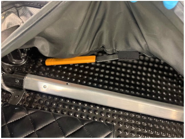 The @TSA team at @EWRairport detected this knife that was artfully concealed beneath the lining of a woman's suitcase, where it was glued to the inside 'wall' of the roller bag. It's a good example of why an X-ray unit is a valuable piece of security technology.