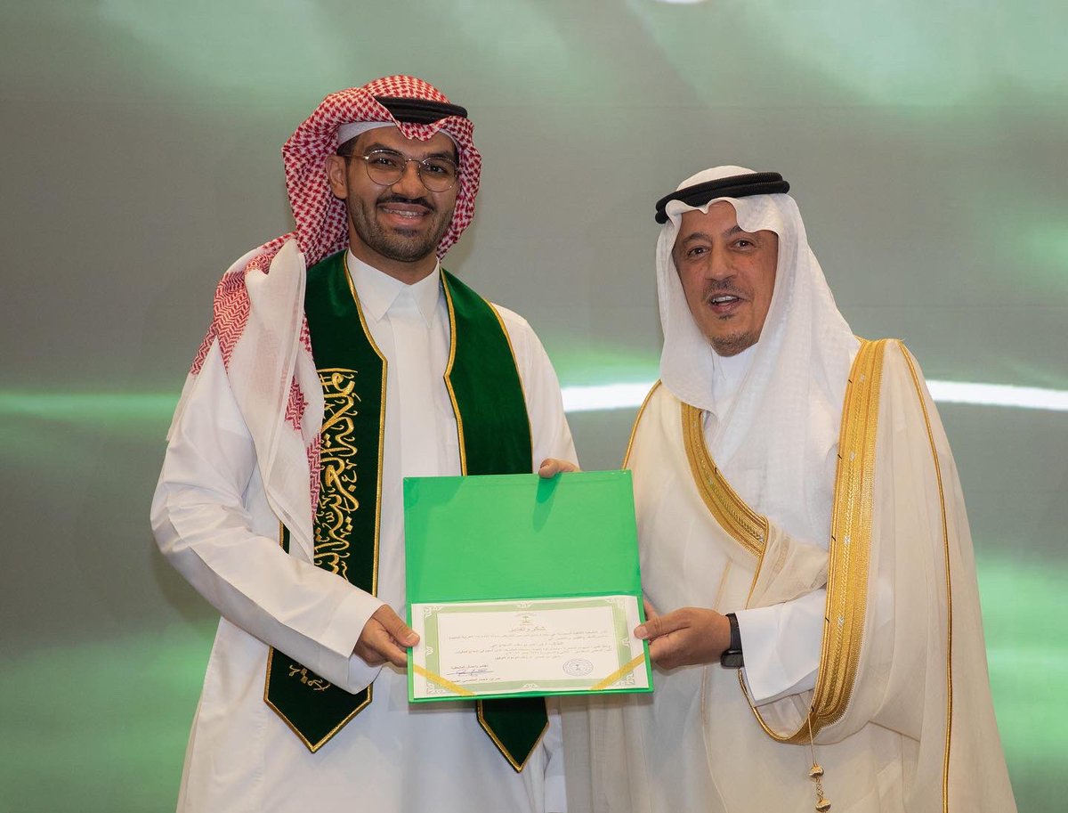 ialmajdouie's tweet photo. تم تكريمي من السفير المملكة العربية السعودية 🇸🇦 في الامارات العربية المتحدة 🇦🇪 تركي الدخيل 💚 
خلال مشاركتي في احتفال الملحقية الثقافية السعودية لليوم الوطني السعودي ٩٢ 🇸🇦💚 https://t.co/JyKIhqSQxO
