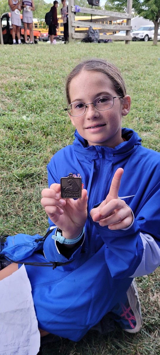 Eroberts24's tweet photo. This week rim rock in Lawrence. Bryce finished 18th 17:43. Rylan 188 20:38 with a bad knee. 
Kj broke school record 7th grade 2mile 12:07. Bryces old record
Lea broke 7th grade 14:03. Her cousins old record
Parker has been running college and doing great. https://t.co/pxu6R7D4aK