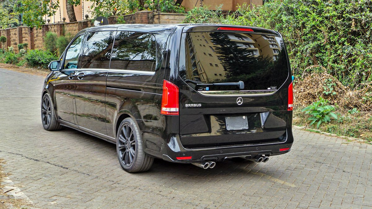 MercedesCentre's tweet photo. 2016 Mercedes Benz VIANO 
In excellent condition

Powered by 2200CC DIESEL ENGINE
7 Speed Automatic transmission
Comes with full leather upholstery black in colour 
Electrically adjustable front seats with memory
Remote trunk locking
Ambience illumination
360 degree camera https://t.co/5N0POdkc3O