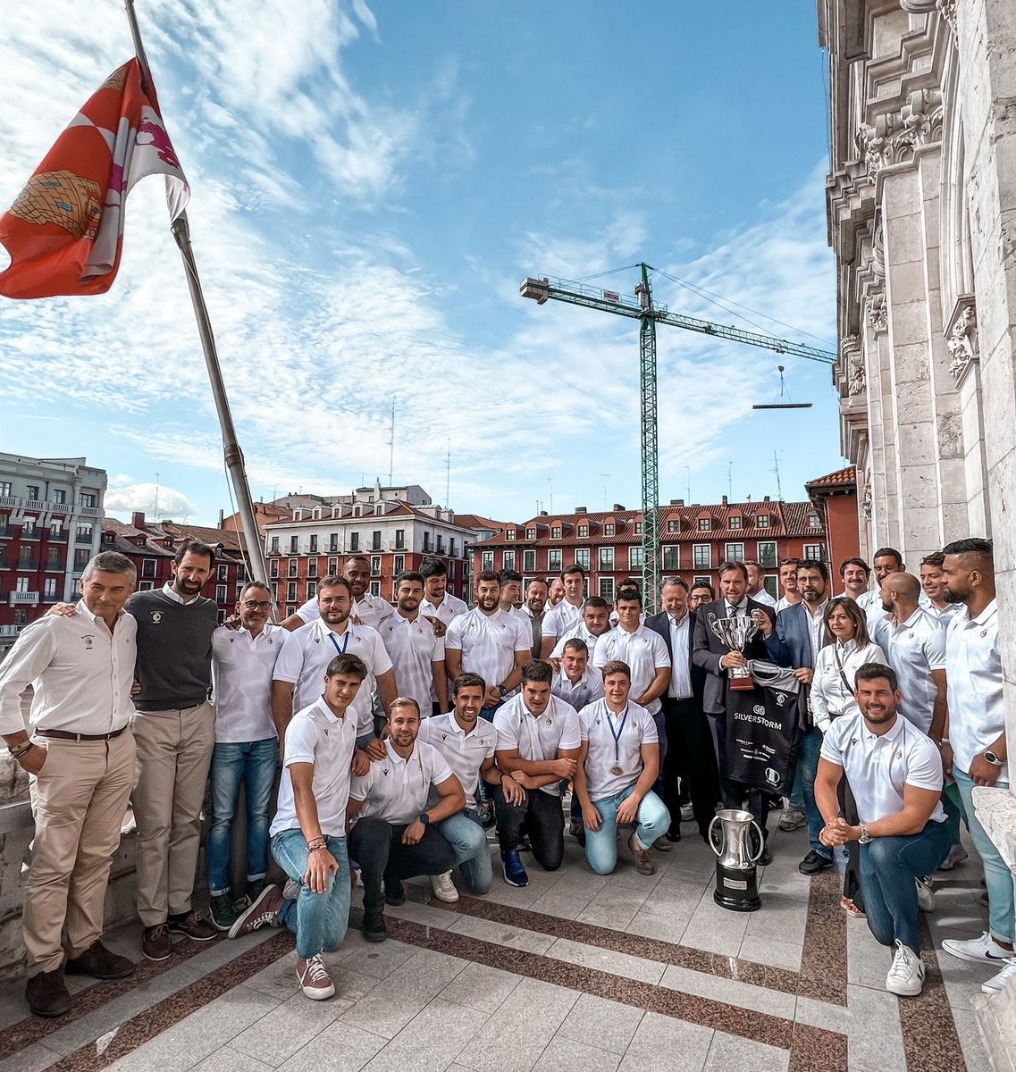 PatronaVa's tweet photo. Desde la Hermandad de Nuestra Señora de San Lorenzo, Patrona de Valladolid, felicitamos a @Chami_Rugby y a toda su afición por su recién logrado título de la Copa del Rey de Rugby #CopaRugby22 🏆
¡Felicidades, campeones! 🤍🖤🏉
#ValladolidConSuPatrona https://t.co/pyut08F5cA