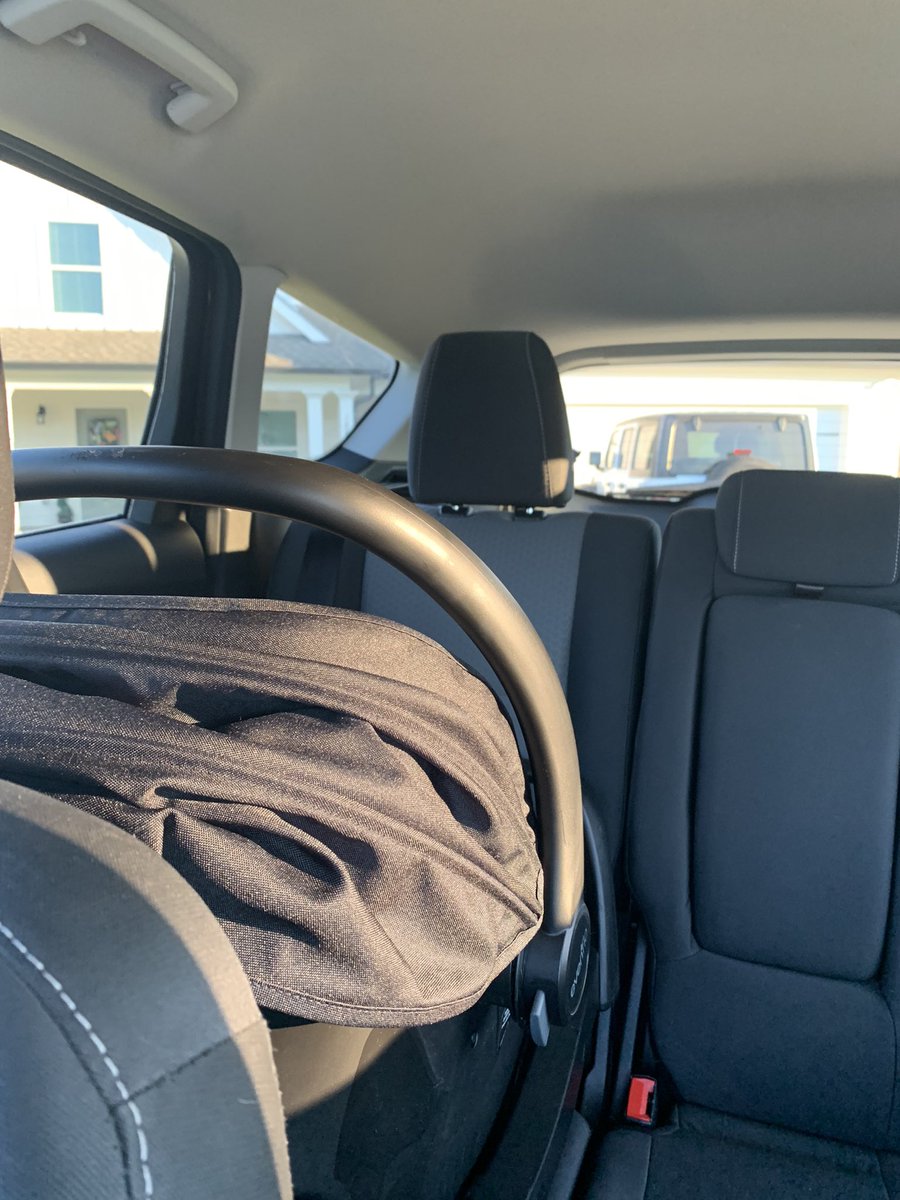 chunkygriffith's tweet photo. I love looking in the back seat of my car and seeing Cecelia’s car seat set up. 🥰 #6weeksleft https://t.co/PJo3VzoFom