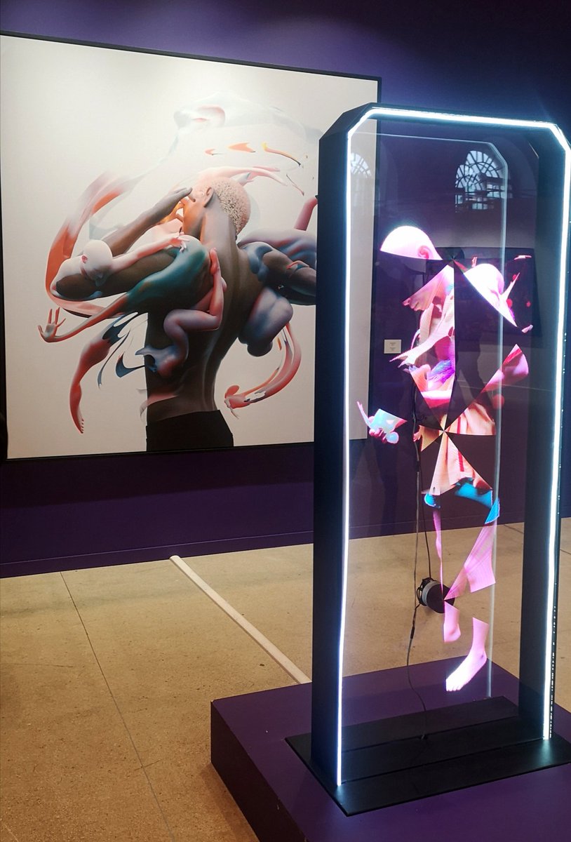 This Monday morning has started with an inspiration at the contemporary art gallery 🖼 At the first time the digital art is presented there along with the traditional one. Have an inspired week too my dear #NFTCommunity!