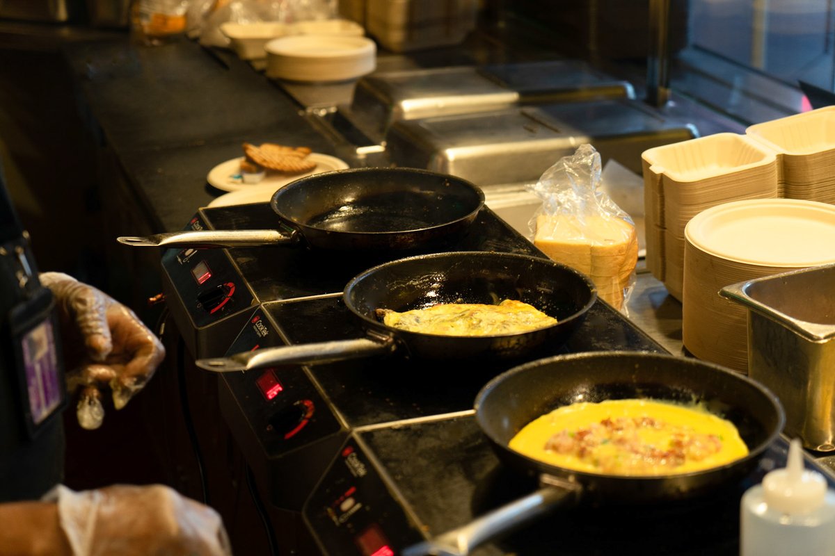 BerghoffChicago's tweet photo. The skillets are hot, and the eggs are cracking!🍳 Early flights can be tough, but a hearty, hot breakfast is waiting for you in Terminal 1, Gate C 26! Stop by #BerghoffCafeOHare and grab a made-to-order breakfast sandwich, omelet, or platter!

#FlyOhare
#MondayMorningTravels https://t.co/qfB8fzshds