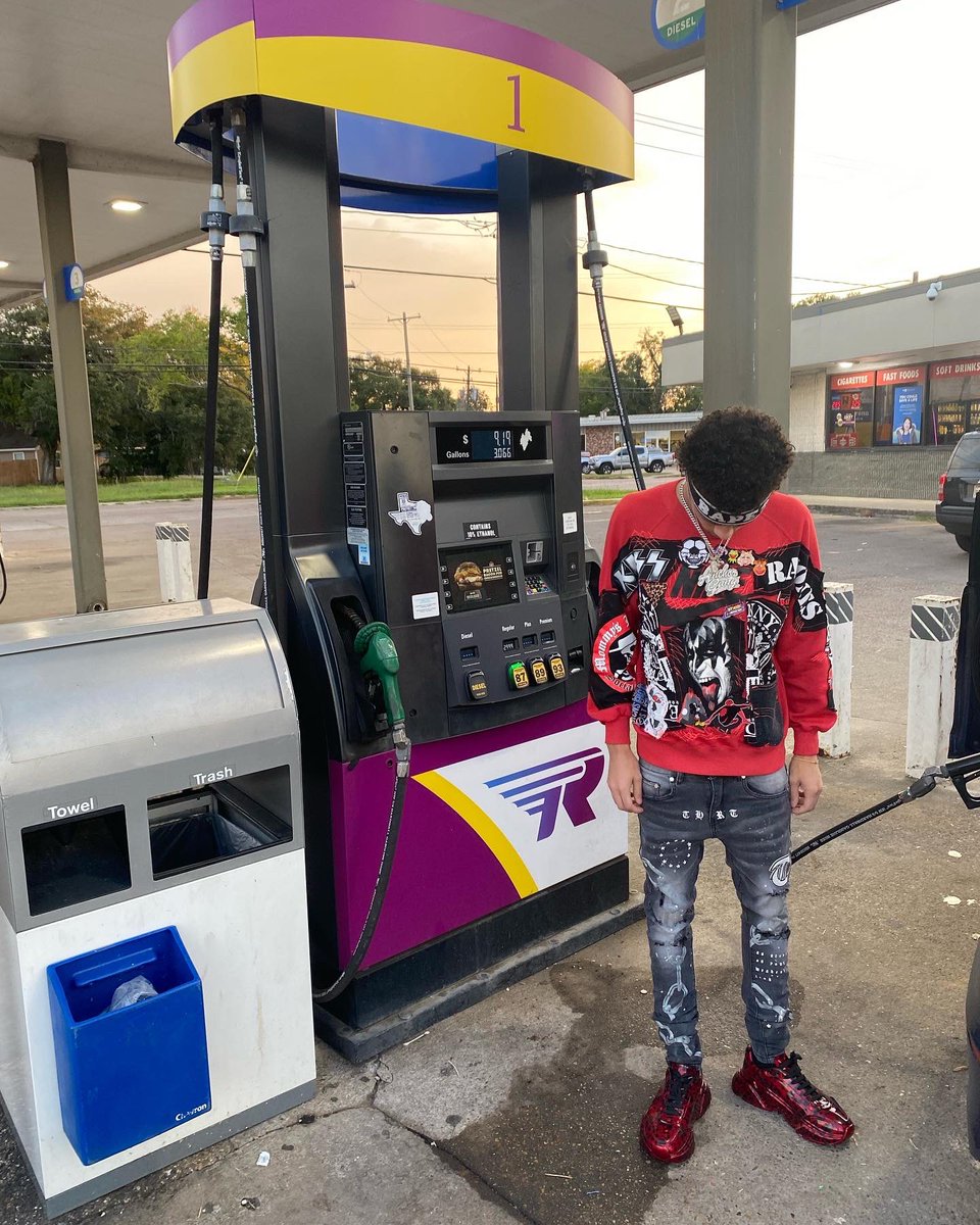 While they dry hating I’m steady running it up 🤡❤️‍🔥