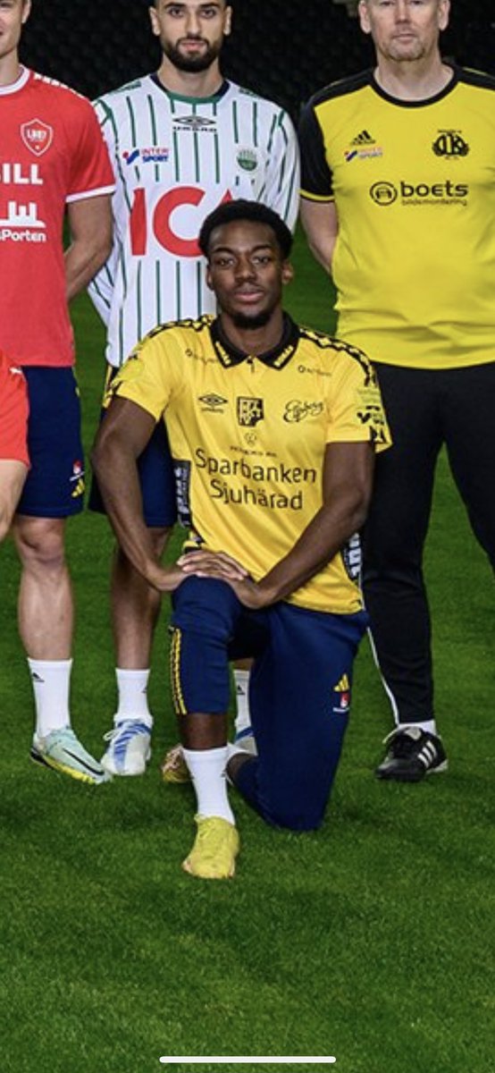 tacokang's tweet photo. 💛🖤 https://t.co/PfHSzMN86i