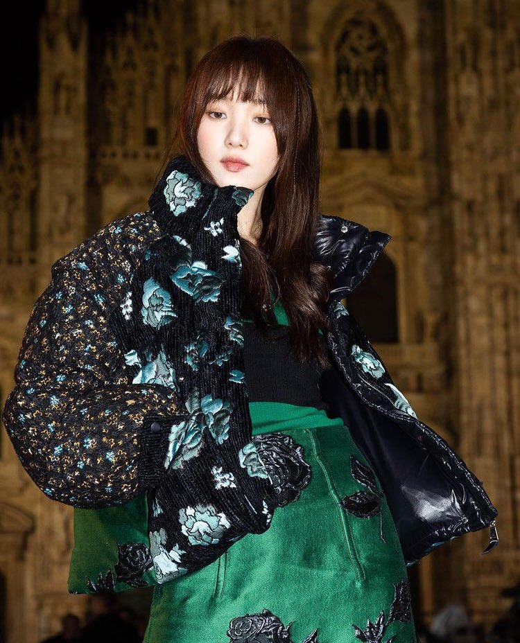 dear_namlee's tweet photo. Candid photos of Lee Sung Kyung for Moncler 70th Anniversary at Milan Fashion Week ✨️

(photo credits to the righful owners)

#이성경 #성경 #leesungkyung #イソンギョン #イ・ソンギョン #李聖經 #李圣经 #อีซองคยอง https://t.co/eR2duJz9Aq
