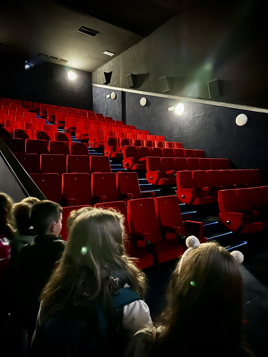 CEIPCampoCruz's tweet photo. Hoy hemos acudido a los cines “La Dehesa” para disfrutar de la Programación Infantil incluida en la vigésima Edición del Festival Internacional de Cine de Ponferrada. https://t.co/ZximAkJV6U