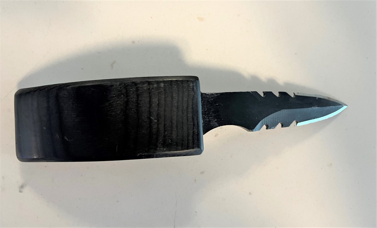 A @TSA officer at @SyracuseAirport detected a knife concealed in the buckle of a traveler's belt on Friday. It's a good example of why travelers are required to remove belts to be scanned through the checkpoint X-ray machine.