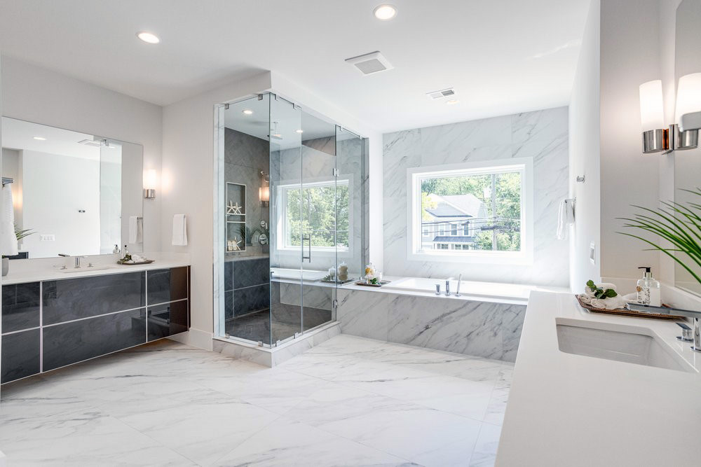 MosaicTileComp's tweet photo. #DesignerTip – Continuing the floor tile onto the tub surround and ceiling creates a bathroom that feels extra spacious and streamlined. ✨#BathroomGoals
Featured Products: Trilogy and Fray
Installer: @Brazilianfloors
Builder: Monarch Custom Homes https://t.co/ai6M2HsRtg