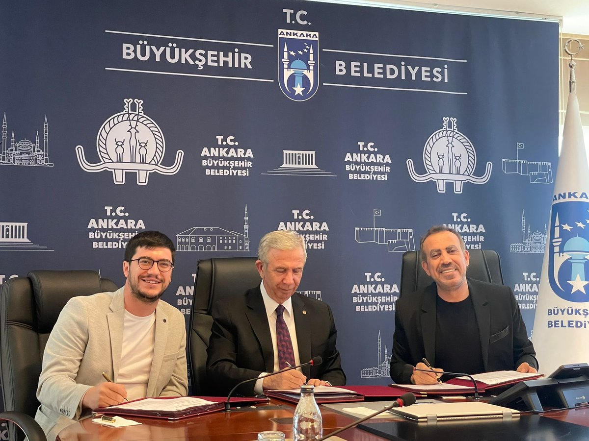 Bugün çok mutlu bir gün yaşıyoruz.
💚
Çocukların bilime dokunacakları ve sanatla kucaklaşacakları “Ahbap Bilim ve Sanat Kampüsü” projesini  <a href="/ankarabbld/">Ankara Büyükşehir</a>  ile gerçekleştiriyoruz.
Çok büyük bir imza bu.
Ankara’da olacak olan kampüs 23 nisan 2023 te açılacak.💚
<a href="/mansuryavas06/">Mansur Yavaş</a> <a href="/ahbap/">Ahbap</a>