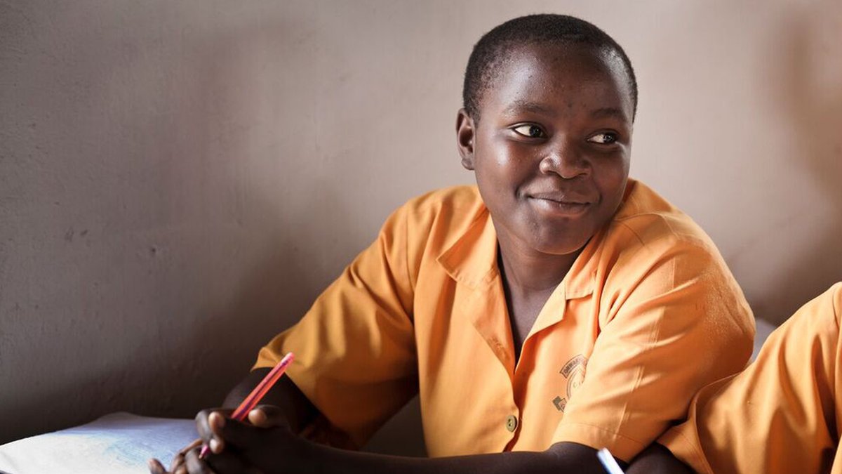 LeoLionFDN's tweet photo. #NEWBLOG: Part 3 of @PEASchools 'What Works in Girls' Education' series looks at how their Life Skills Programme helps students to stay safe and feel supported with decision-making...
https://t.co/zUlzvvgJmK

#GirlsInEducation #EveryGirlInSchool https://t.co/yAYH1eHUxi