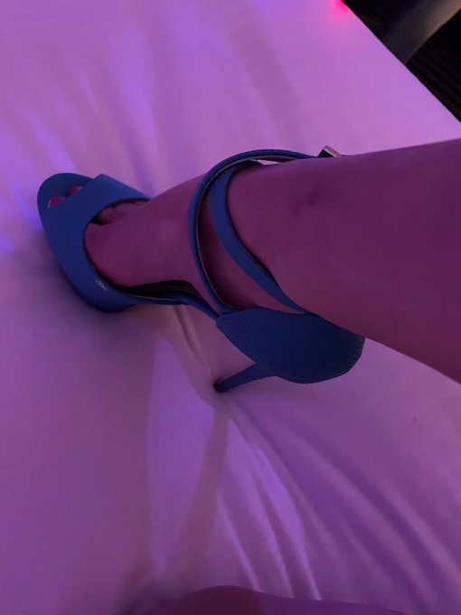 New shoes comment favorite green or blue or black https://t.co/6Dhx3PTQek<a href="/tag/hotwife"class="tags"><span>#hotwife</span></a><a href="/tag/content"class="tags"><span>#content</span></a>