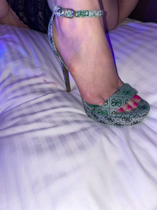 New shoes comment favorite green or blue or black https://t.co/6Dhx3PTQek<a href="/tag/hotwife"class="tags"><span>#hotwife</span></a><a href="/tag/content"class="tags"><span>#content</span></a>