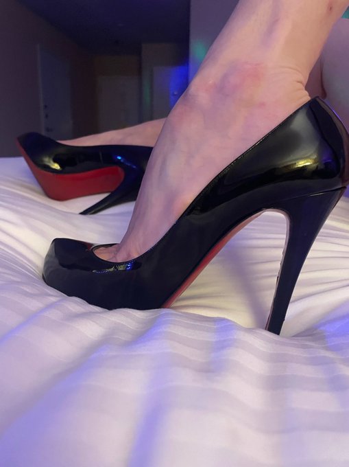 New shoes comment favorite green or blue or black https://t.co/6Dhx3PTQek