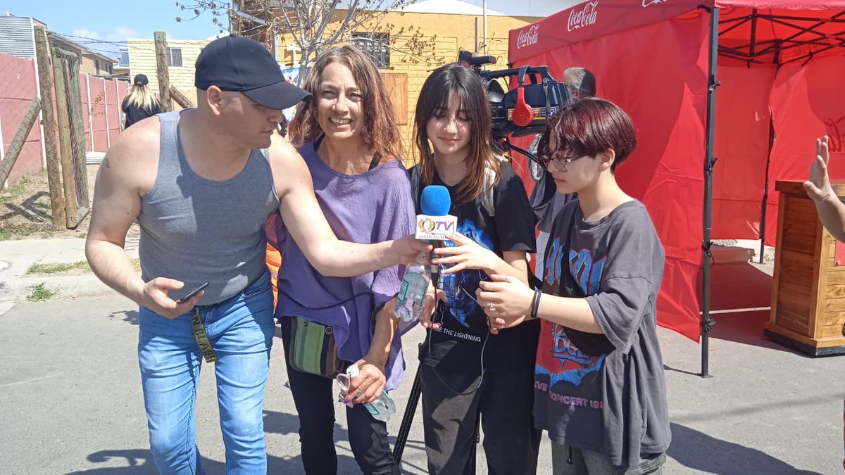 Anamic AG (@anamic_ag) on Twitter photo Hoy acompañamos el carnaval de la primavera en Bajos de Mena 🎤📷
Medios de nuestra asociación participaron de la cobertura y recibieron el inmenso cariño de la comunidad.
Juntos informamos más ✊🏾
<a href="/andreartesa/">Andreartesa</a> <a href="/PaulinaAcevedoM/">#PODERCONSTITUYENTE</a> <a href="/quilicuratv/">quilicuratv</a> #anamic Hoy acompañamos el carnaval de la primavera en Bajos de Mena 🎤📷
Medios de nuestra asociación participaron de la cobertura y recibieron el inmenso cariño de la comunidad.
Juntos informamos más ✊🏾
<a href="/andreartesa/">Andreartesa</a> <a href="/PaulinaAcevedoM/">#PODERCONSTITUYENTE</a> <a href="/quilicuratv/">quilicuratv</a> #anamic