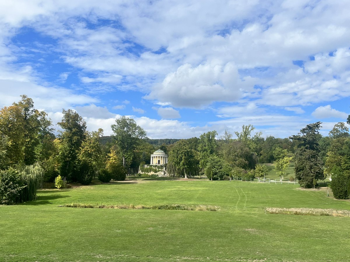 Gleich mit @S_Jacoby in Österreich auf dem Kongress für Lokaljournalismus #L100 Wir erzählen über @Tsueri_ch, <a href="/BajourBasel/">Bajour</a> und <a href="/WePublish_media/">We.Publish</a>. Der Rahmen im Schloss Esterhazy stimmt. Haydn war auch schon hier. Sissi kommt vermutlich noch.