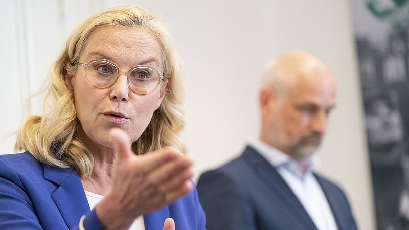 DonArturito's tweet photo. Kaag: 'Plekje in hel voor vrouwen die elkaar niet steunen' https://t.co/kKR4ClRCav