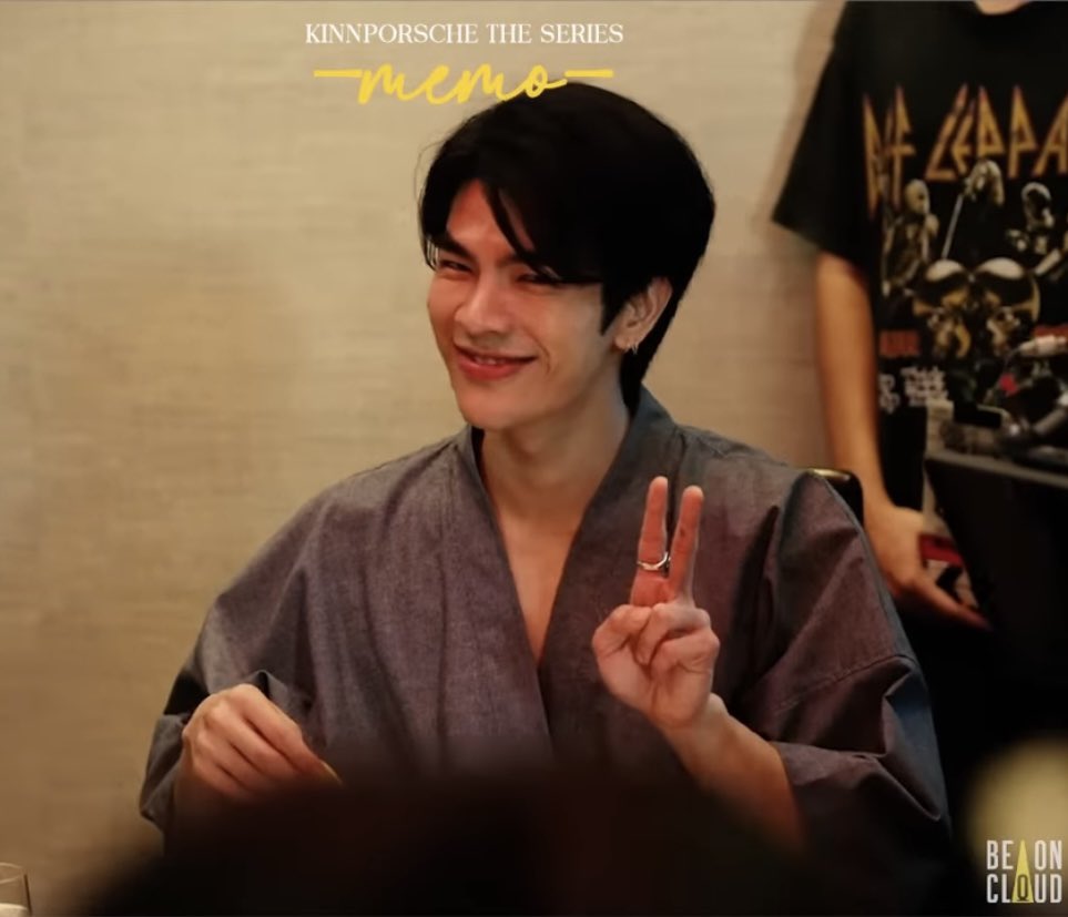 MmPktst's tweet photo. หน้านิ่งอย่างโหด แต่พอยิ้มอยู่ในโหมดคิตตี้เฉยงุ้ยยยยย
#MilePhakphum 
#KPMemo07
#KinnPorscheTheseries https://t.co/40zLieXiGC