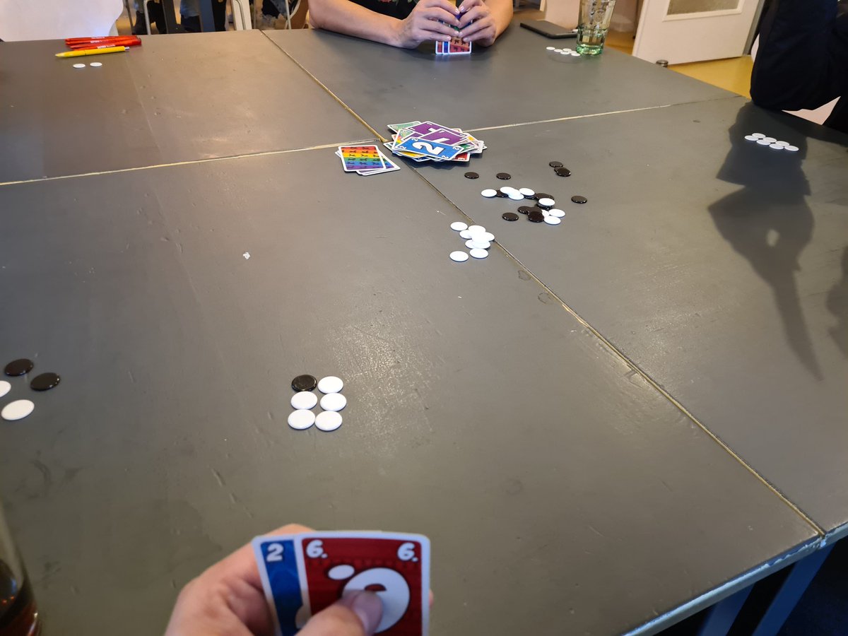 Spielenachmittag im queerem Zentrum Nürnberg. Los ging es mit Qwixx, dann mit "Tempel des Schreckens" zu Zehnt, zwei Erstpartien "Götterdämmerung" (find ich echt besser als Werwolf) und zwei Tische "LAMA". Der Rest spielte zum Schluss noch Wizard bis etwa 21 Uhr.
Schee war's 🤩👍