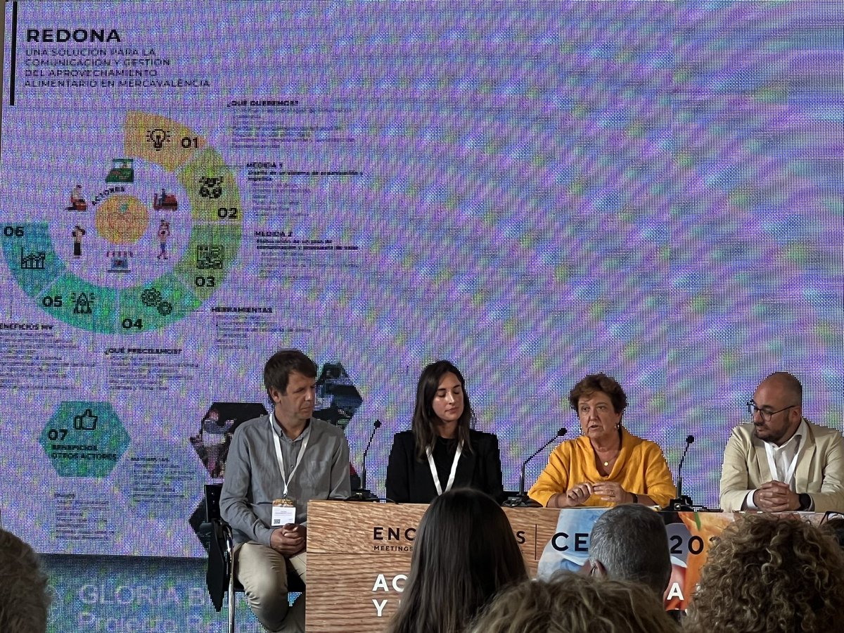 TCiudadana_UPV's tweet photo. 🍅Compartiendo experiencias contra el #DesperdicioAlimentario con distintos #ActoresSociales:
Victoria Albiñana - @TooGoodToGo_ES
Gloria Bigné - #REDONA de la @TCiudadana_UPV
Pedro Reig - #ASUCOVA
José Carbonell - @COIAL
Maria González - @EnraizaDerechos
Tatiana Pina - @UV_EG https://t.co/mLcn7rtjDw