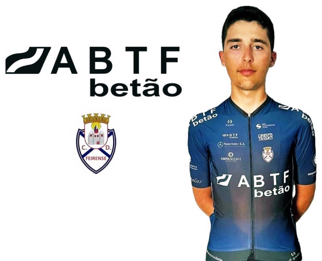 FeirenseCycling's tweet photo. 🎂 Celebrem hoje connosco o 21º aniversário do Miguel Carvalho!
Muitos parabéns ‘Miúdo’ que tenhas um dia muito feliz! 🎉
#ABTFeirense
#ABTFBetão
#GrupoTavares
#Digarda
#PolisportBicycle
#Polipromotion
#Nasamotor
#rudyprojectportugal
#GarraDeBetão
#DeCasteloAoPeitosan https://t.co/j6MNrkxcHH