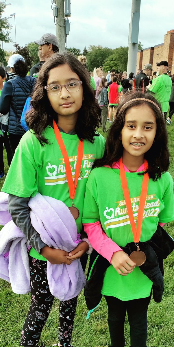 Nimisha81314730's tweet photo. #Armstrong #54Run2Read
A cool morning to run 400 yard dash and had a fun 1 mile family walk!!π https://t.co/UCOlDodg9r
