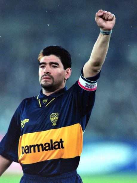 MaradonaPICS's tweet photo. Dale RT al Diego con el mechón y tendrás una buena semana https://t.co/m3OdM4tj44