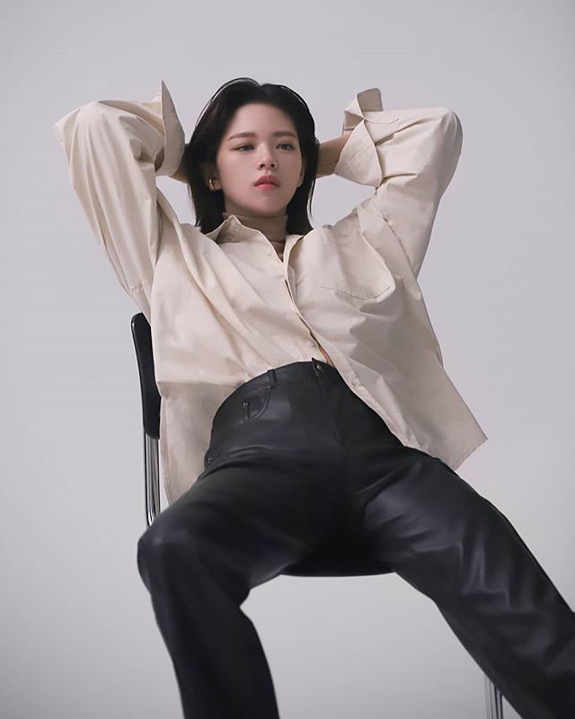 twoyeonworld's tweet photo. @kpopsapphic You mean her? https://t.co/eNVuF8oYmX