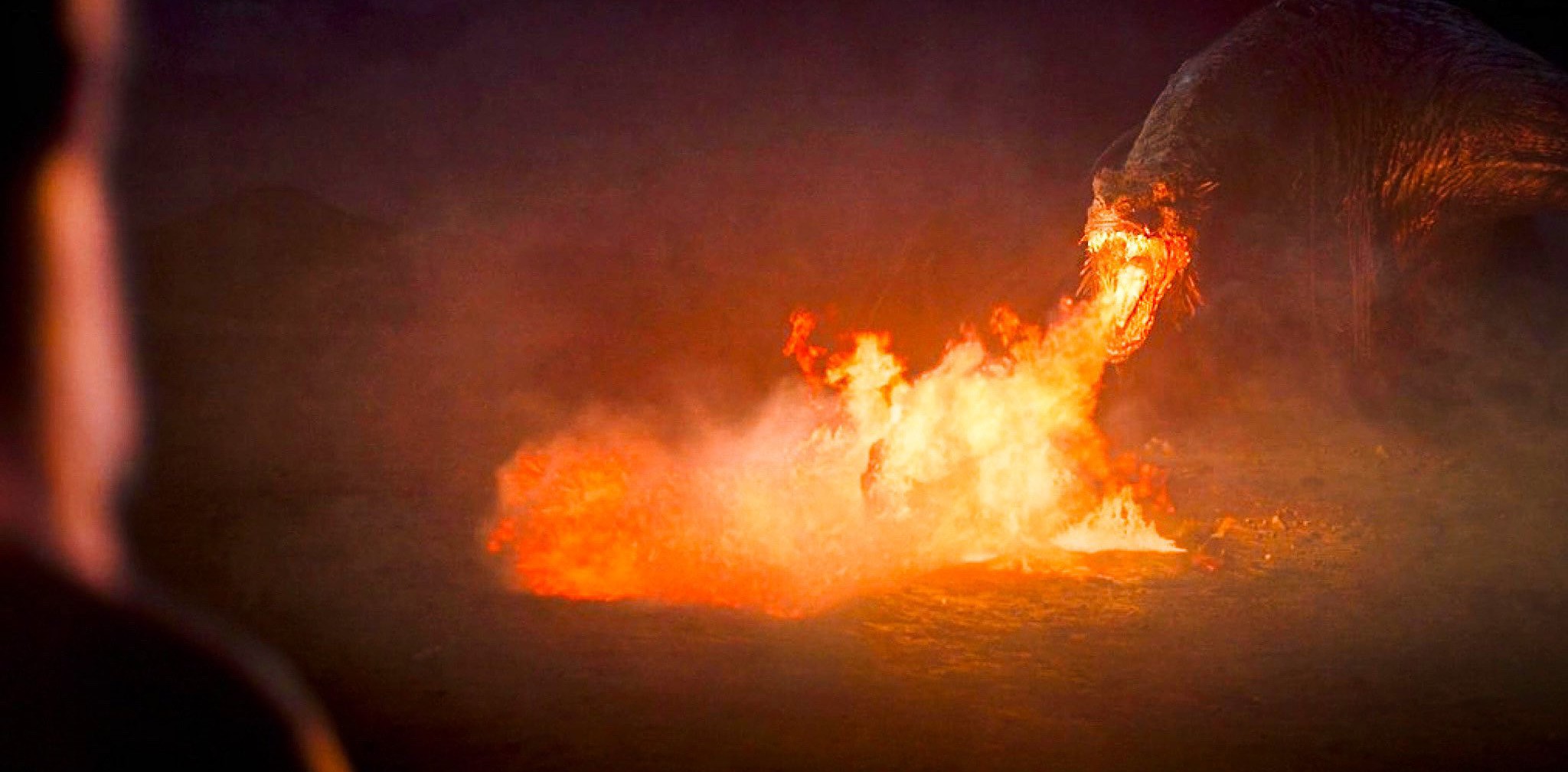 Vhagar queima Laena Velaryon (Nanna Blondell) em A Casa do Dragão (Reprodução / HBO)