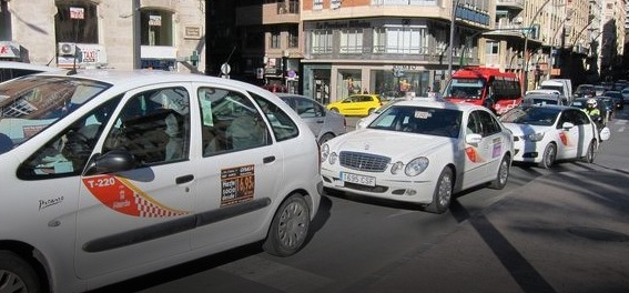 infotaxinet's tweet photo. La reacción de una taxista que se ha vuelto viral en las redes al ver que una chica iba ser agredida https://t.co/B1zxsLOZ4q https://t.co/g38NUhQZAh