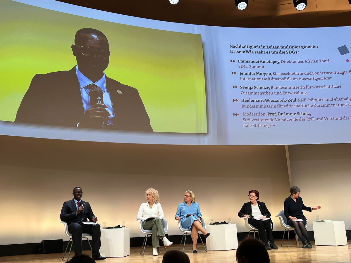 youthsdgssummit's tweet photo. “The Africa Youth SDG Summit amplifies the call for investment in empowerment of the youth to push the development of the #African continent and seek improvement in the lives and future of the people in the region”~ noted @ametemma, of @YagGhana at the ongoing #RNE2022 . https://t.co/wa2DV7WUy4