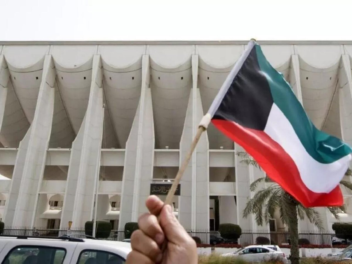 .
لا  تبعثوا  للبرلمانِ  جَهولا
.
#مجلس_الأمة