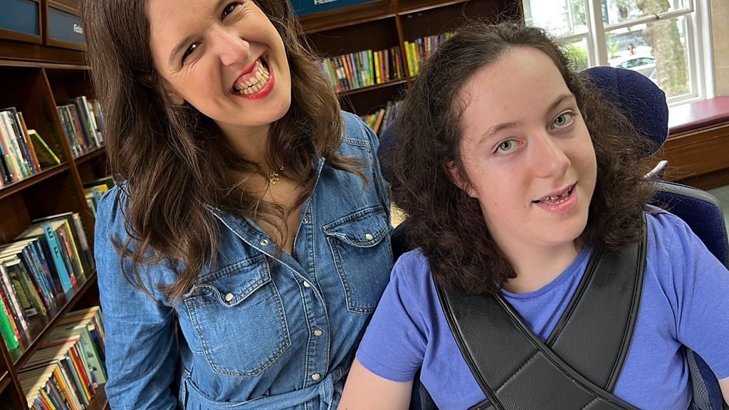 Check out author and comedian <a href="/josierones/">josierones</a> having a chat with Press Packer Elodie about having more people with Cerebral Palsy in children’s books. 📚 bbc.co.uk/newsround/6300…