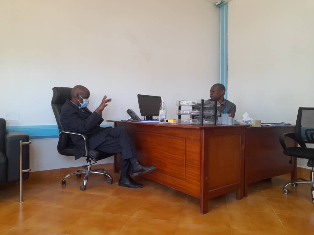 RurekyeraG's tweet photo. When @978KazoFM had an engagement with #Kanoni residents last week, they intimated to us that their roads were in a sole state.
The Chairman LCV Kazo district, Rev. Samuel Mugisha Katugunda, being a good listener of the radio that he is, has visited the @UNRA_UG Ibanda office https://t.co/J6qJiT7Am7