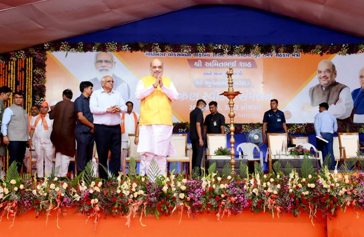 AmitShah's tweet photo. મોદીજીના નેતૃત્વમાં ભાજપા સરકાર ખેડૂતોની લાંબા સમયથી ચાલી રહી સમસ્યાઓનું નિરાકરણ  કરી રહી છે.

ફતેવાડી, ખારીકટ અને નળકાંઠા વિસ્તારના 164 ગામોને નર્મદા કમાન્ડ હેઠળ સમાવવાથી સિંચાઈની સમસ્યાનો અંત આવ્યો જેનાથી લાખો લોકોને ફાયદો થશે.

બાવળાના 'કિસાન સંમેલન'ની તસવીરો. https://t.co/bZkxTpKB52